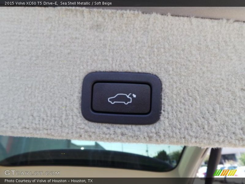 Sea Shell Metallic / Soft Beige 2015 Volvo XC60 T5 Drive-E