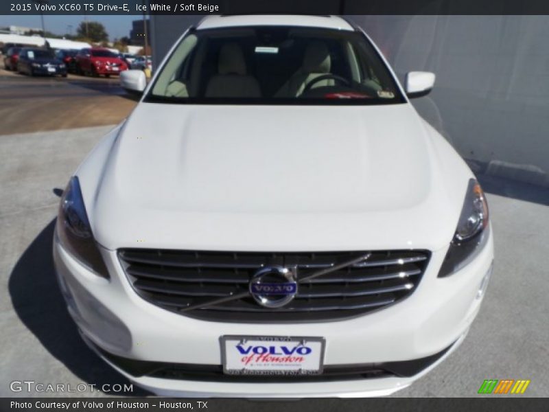 Ice White / Soft Beige 2015 Volvo XC60 T5 Drive-E