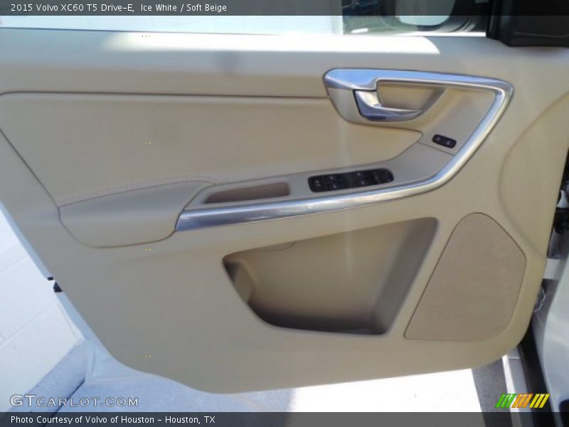 Ice White / Soft Beige 2015 Volvo XC60 T5 Drive-E
