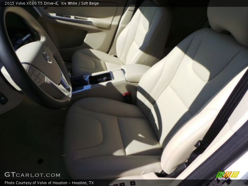 Ice White / Soft Beige 2015 Volvo XC60 T5 Drive-E