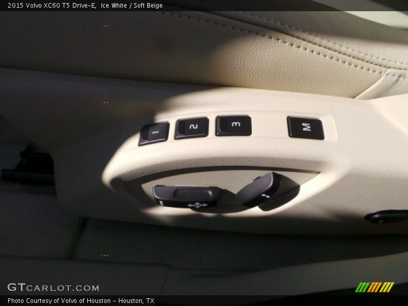 Ice White / Soft Beige 2015 Volvo XC60 T5 Drive-E