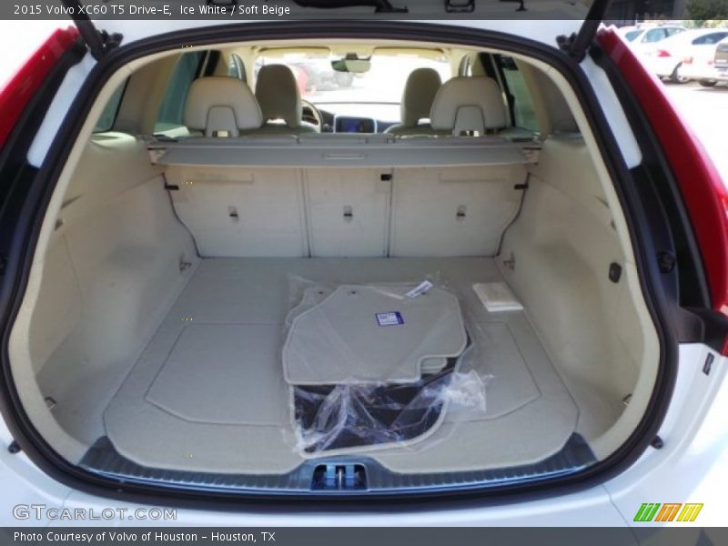 Ice White / Soft Beige 2015 Volvo XC60 T5 Drive-E