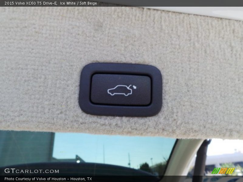 Ice White / Soft Beige 2015 Volvo XC60 T5 Drive-E