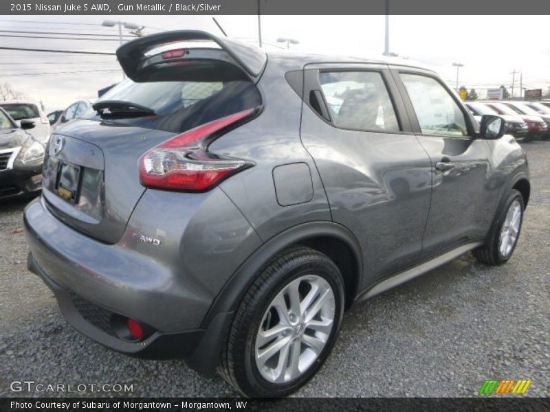 Gun Metallic / Black/Silver 2015 Nissan Juke S AWD