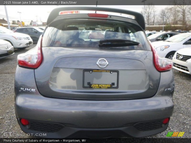 Gun Metallic / Black/Silver 2015 Nissan Juke S AWD