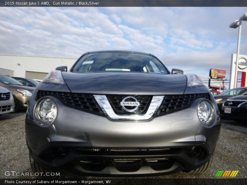 Gun Metallic / Black/Silver 2015 Nissan Juke S AWD