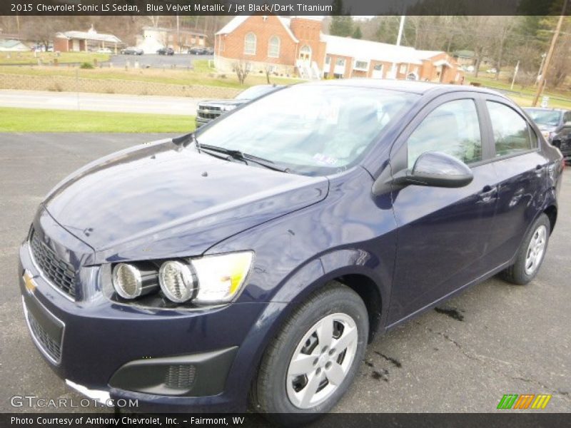 Front 3/4 View of 2015 Sonic LS Sedan