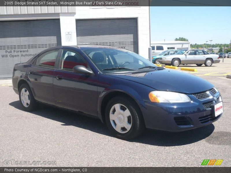 Midnight Blue Pearl / Dark Slate Gray 2005 Dodge Stratus SXT Sedan