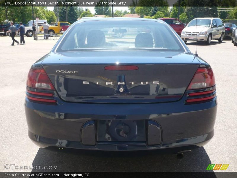Midnight Blue Pearl / Dark Slate Gray 2005 Dodge Stratus SXT Sedan