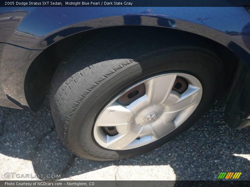 Midnight Blue Pearl / Dark Slate Gray 2005 Dodge Stratus SXT Sedan
