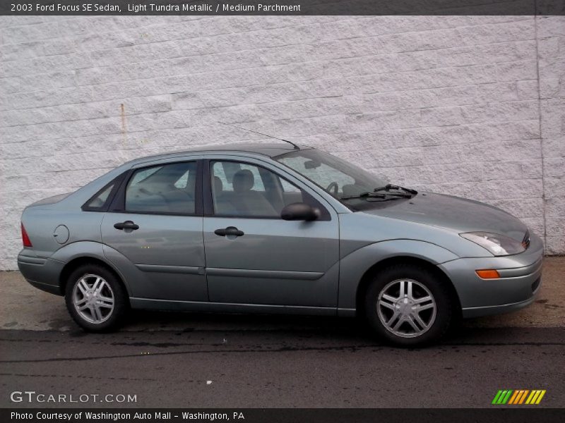 Light Tundra Metallic / Medium Parchment 2003 Ford Focus SE Sedan