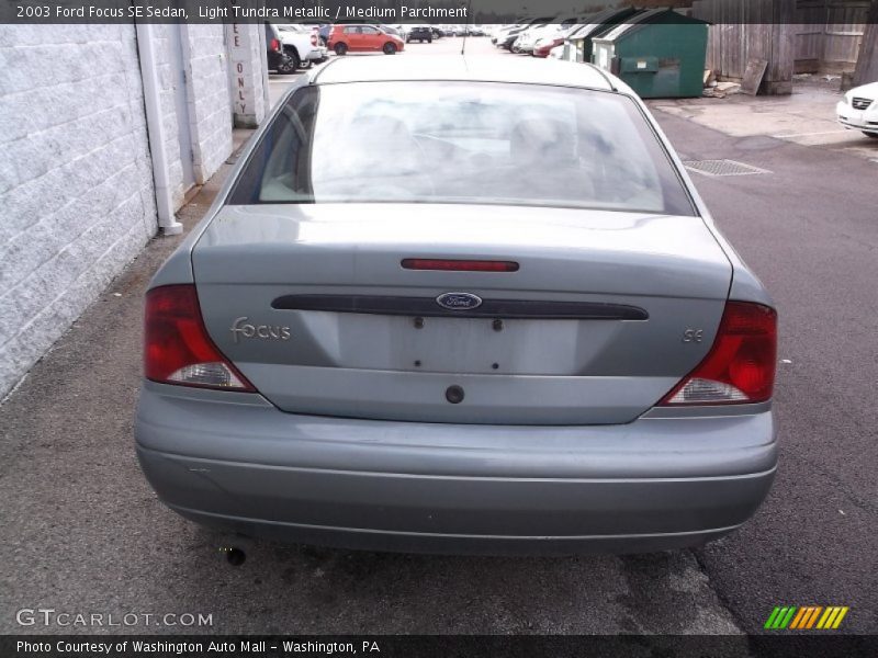 Light Tundra Metallic / Medium Parchment 2003 Ford Focus SE Sedan