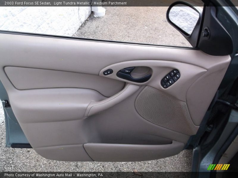 Light Tundra Metallic / Medium Parchment 2003 Ford Focus SE Sedan