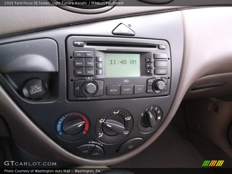 Light Tundra Metallic / Medium Parchment 2003 Ford Focus SE Sedan