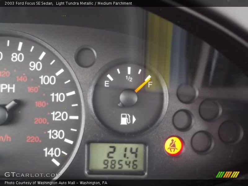 Light Tundra Metallic / Medium Parchment 2003 Ford Focus SE Sedan