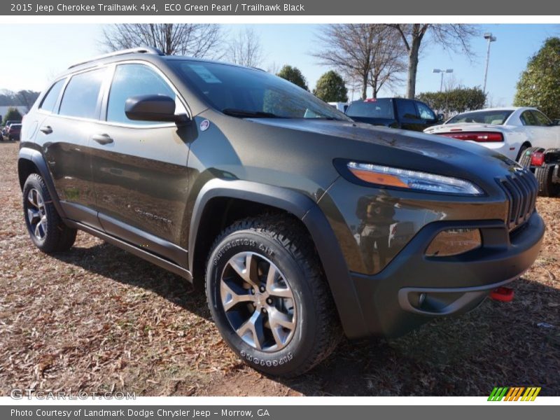 Front 3/4 View of 2015 Cherokee Trailhawk 4x4