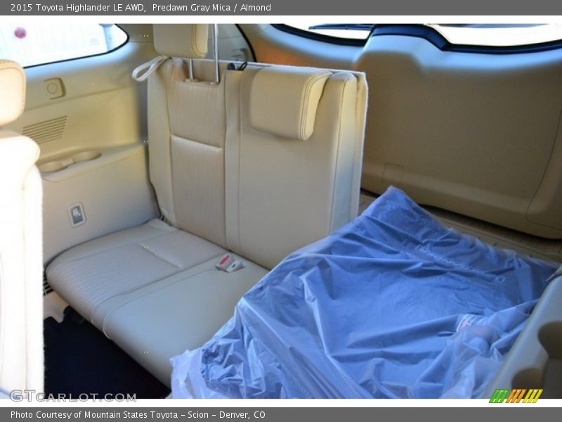 Predawn Gray Mica / Almond 2015 Toyota Highlander LE AWD
