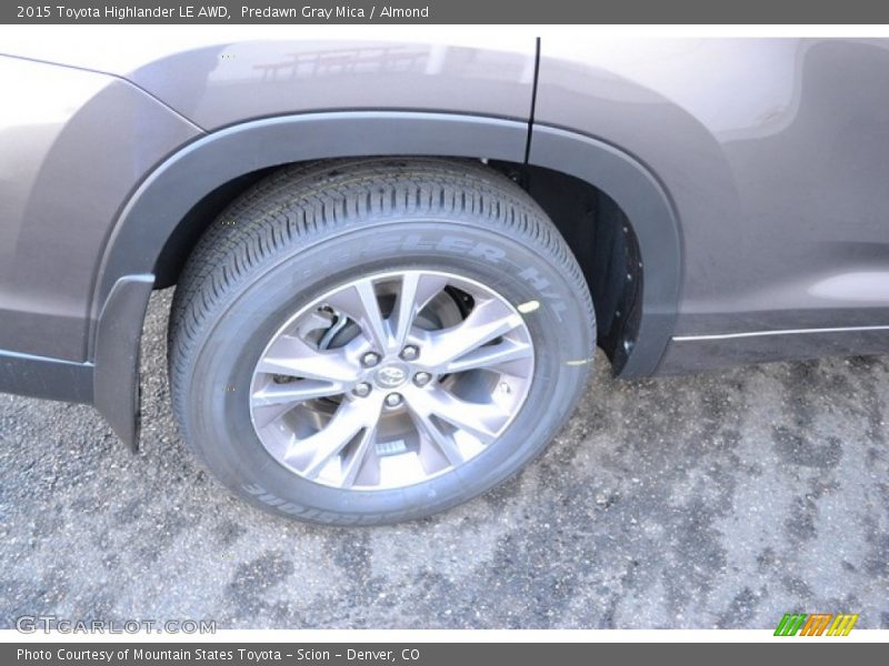 Predawn Gray Mica / Almond 2015 Toyota Highlander LE AWD
