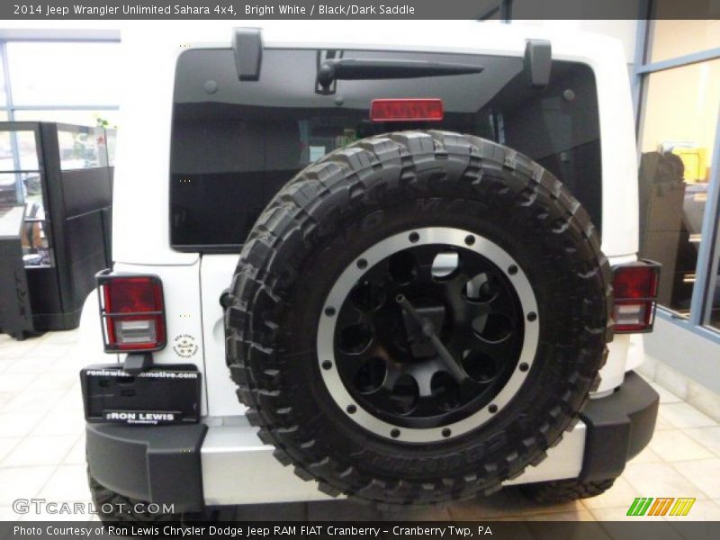 Bright White / Black/Dark Saddle 2014 Jeep Wrangler Unlimited Sahara 4x4