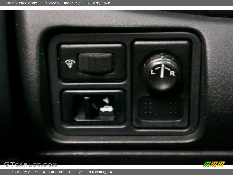 Blackout / SE-R Black/Silver 2004 Nissan Sentra SE-R Spec V