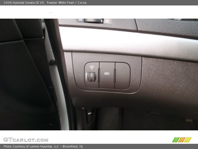 Powder White Pearl / Cocoa 2009 Hyundai Sonata SE V6