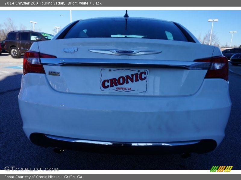 Bright White / Black 2014 Chrysler 200 Touring Sedan