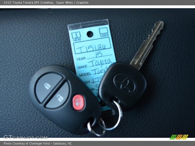 Super White / Graphite 2015 Toyota Tundra SR5 CrewMax
