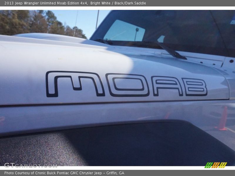 Bright White / Black/Dark Saddle 2013 Jeep Wrangler Unlimited Moab Edition 4x4