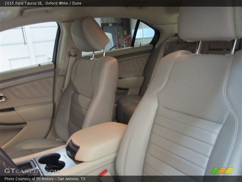 Oxford White / Dune 2015 Ford Taurus SE