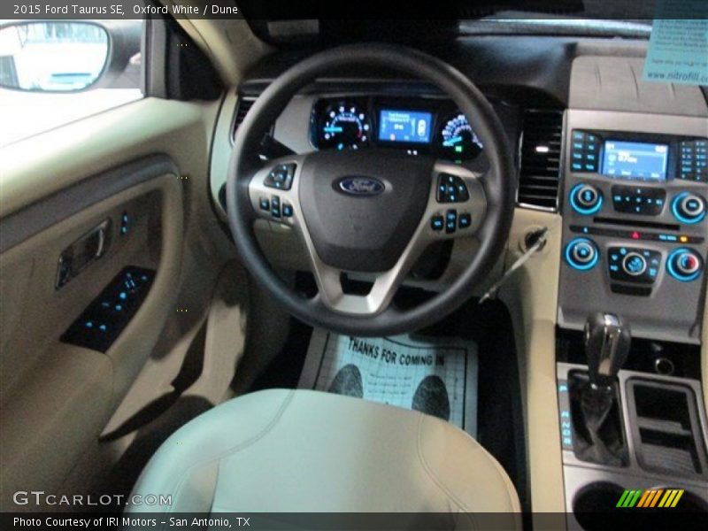 Oxford White / Dune 2015 Ford Taurus SE