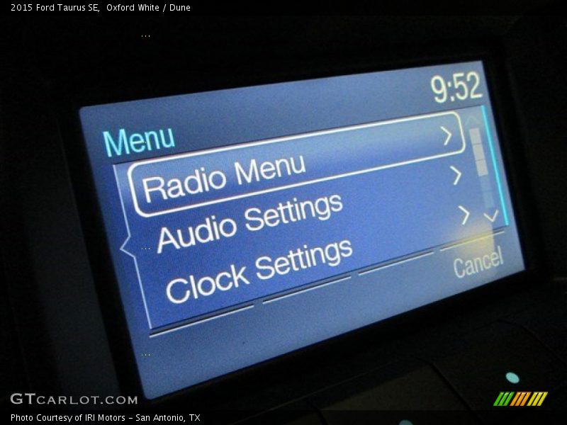 Oxford White / Dune 2015 Ford Taurus SE