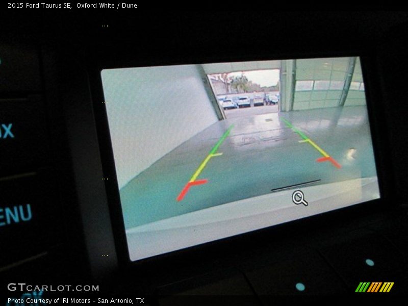 Oxford White / Dune 2015 Ford Taurus SE