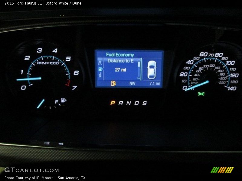 Oxford White / Dune 2015 Ford Taurus SE