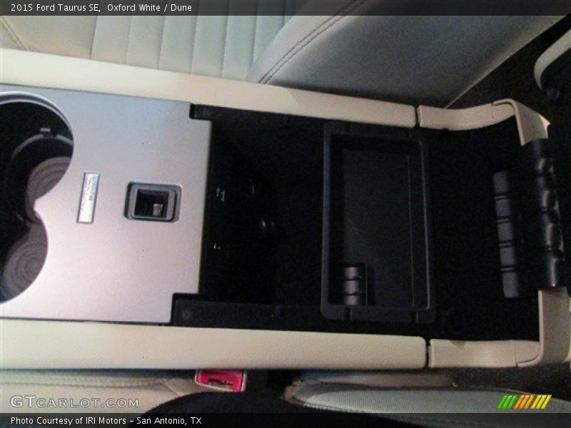 Oxford White / Dune 2015 Ford Taurus SE
