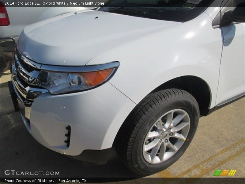 Oxford White / Medium Light Stone 2014 Ford Edge SE