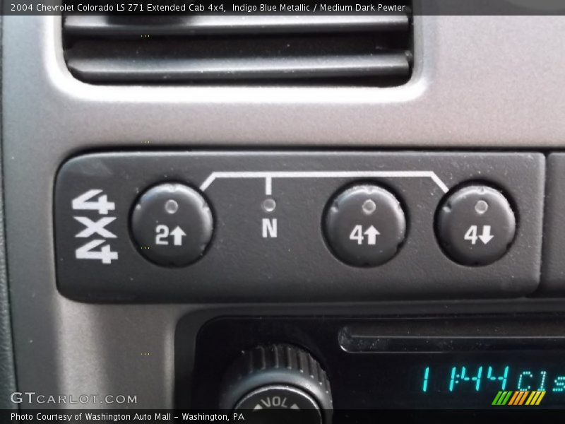 Indigo Blue Metallic / Medium Dark Pewter 2004 Chevrolet Colorado LS Z71 Extended Cab 4x4