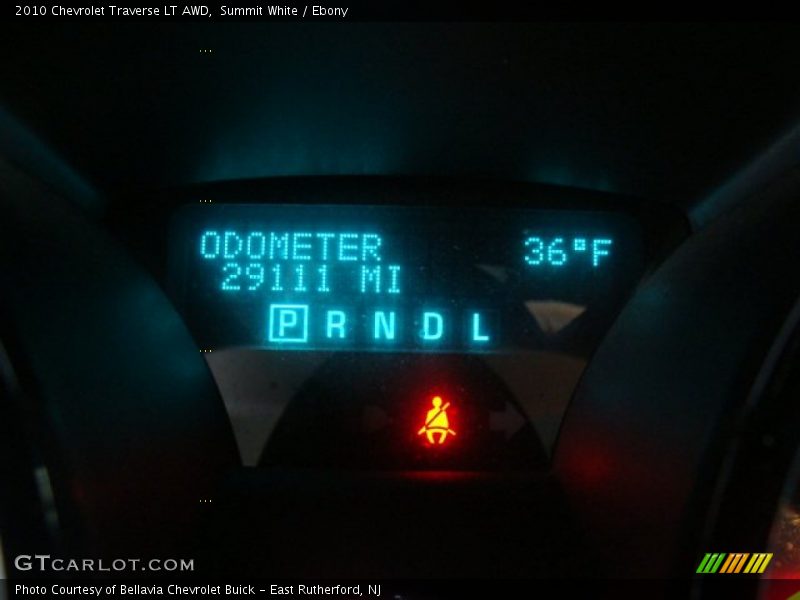 Summit White / Ebony 2010 Chevrolet Traverse LT AWD
