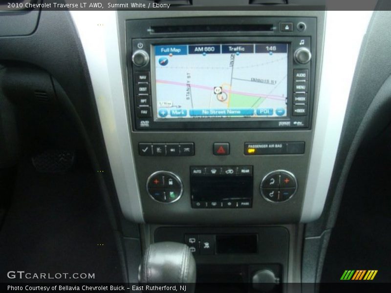 Summit White / Ebony 2010 Chevrolet Traverse LT AWD