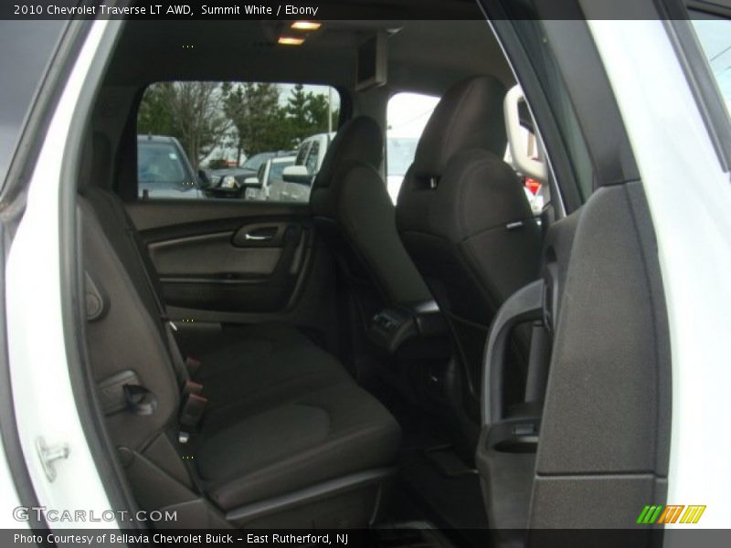 Summit White / Ebony 2010 Chevrolet Traverse LT AWD