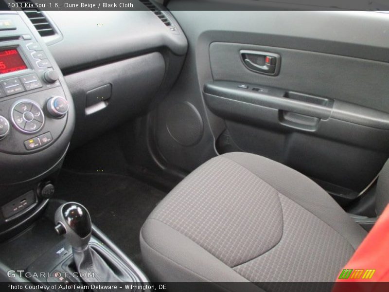 Dune Beige / Black Cloth 2013 Kia Soul 1.6