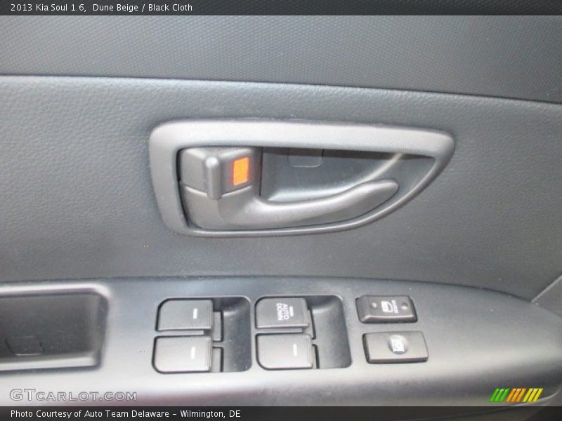 Dune Beige / Black Cloth 2013 Kia Soul 1.6