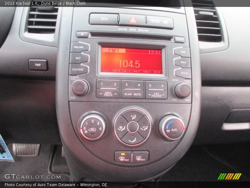 Dune Beige / Black Cloth 2013 Kia Soul 1.6
