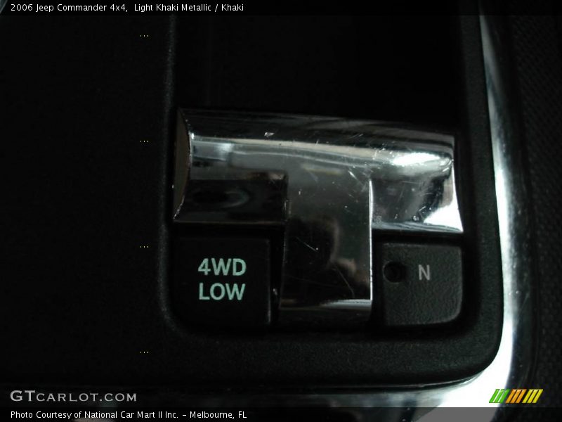 Light Khaki Metallic / Khaki 2006 Jeep Commander 4x4