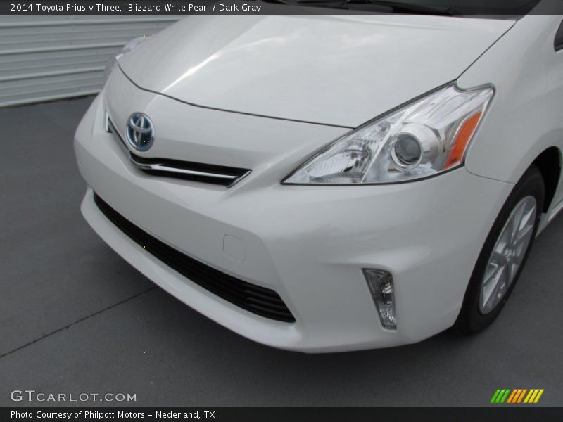 Blizzard White Pearl / Dark Gray 2014 Toyota Prius v Three