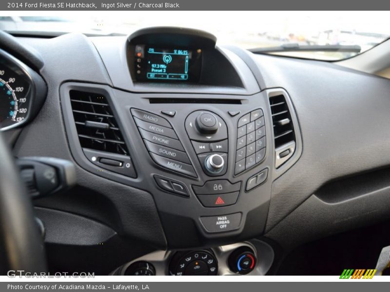 Ingot Silver / Charcoal Black 2014 Ford Fiesta SE Hatchback