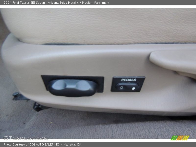 Arizona Beige Metallic / Medium Parchment 2004 Ford Taurus SES Sedan