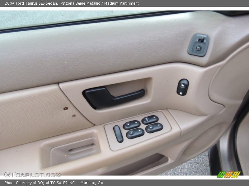 Arizona Beige Metallic / Medium Parchment 2004 Ford Taurus SES Sedan