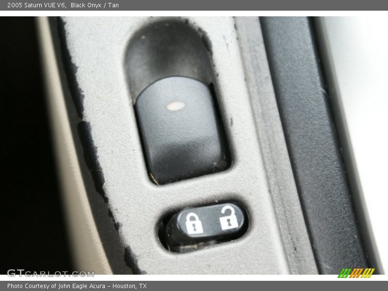 Black Onyx / Tan 2005 Saturn VUE V6