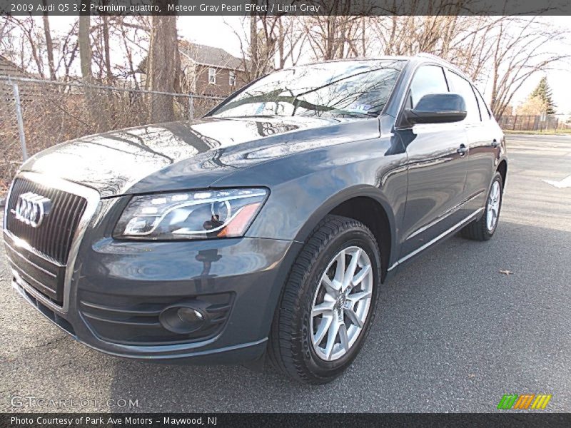 Meteor Gray Pearl Effect / Light Gray 2009 Audi Q5 3.2 Premium quattro