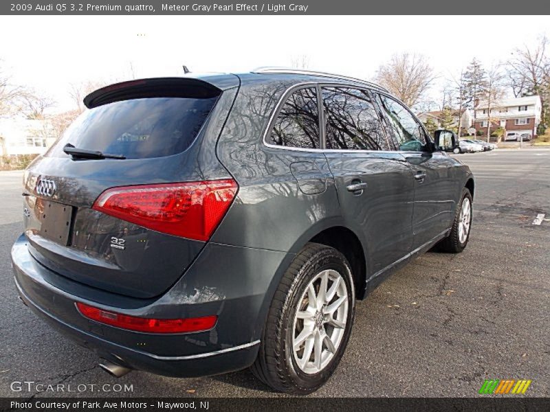 Meteor Gray Pearl Effect / Light Gray 2009 Audi Q5 3.2 Premium quattro